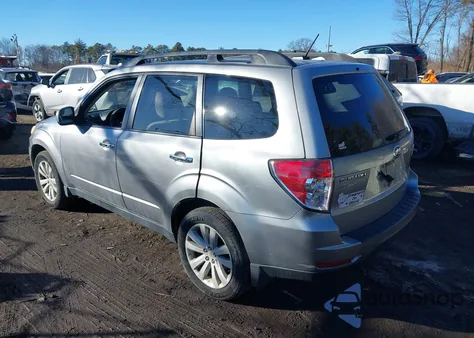 2011 Subaru Forester 2.5X Premium z USA, uszkodzony, nr VIN JF2SHADC1BH754333